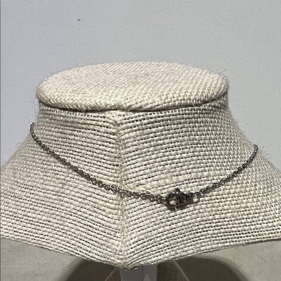 Elegant Silver Necklace - Picture 3 of 3